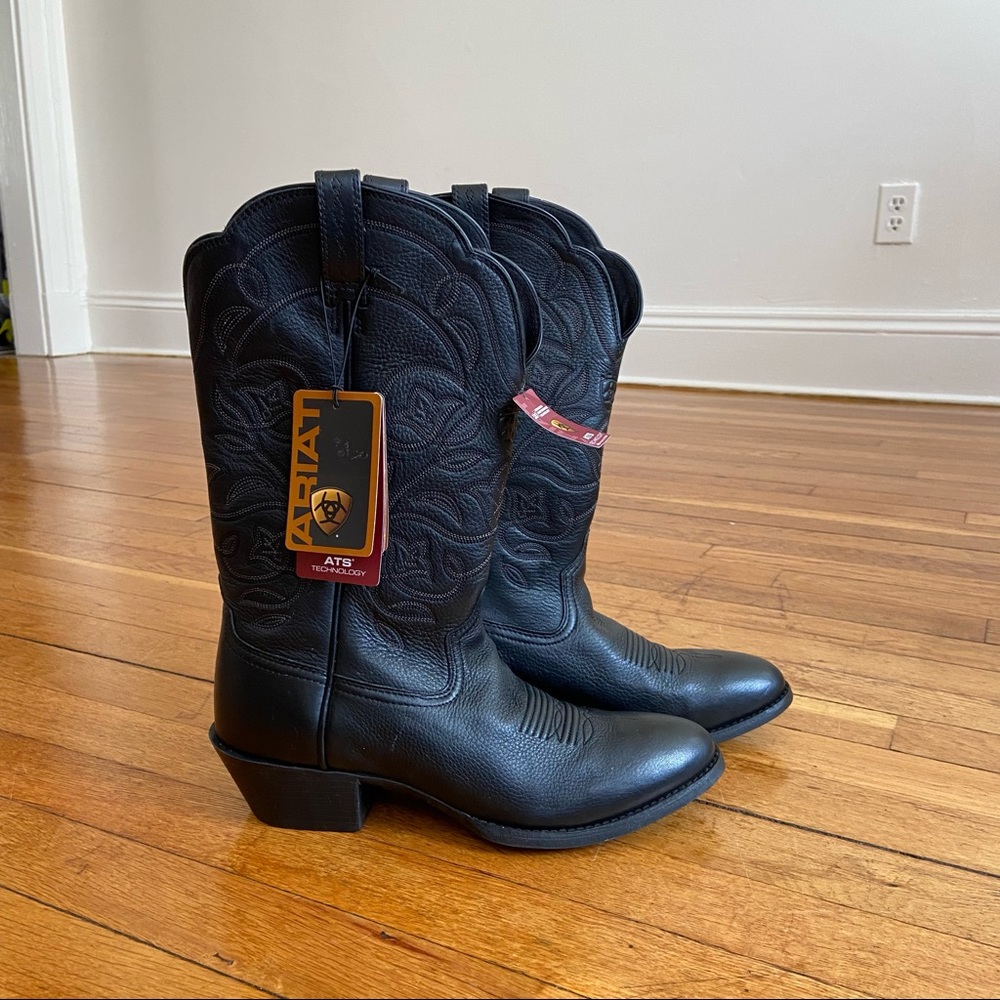 With tags Black Ariat Heritage R Toe Western Boots Size 8.5 Style 15770